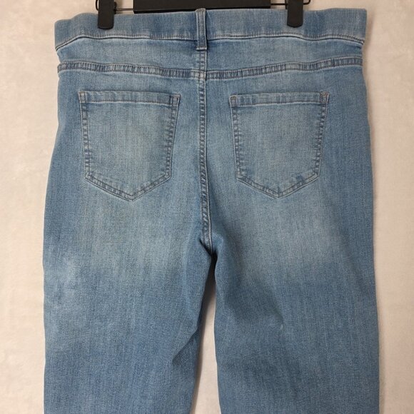 Time and Tru Womens Sz L 12-14 Med Wash Elastic Waist Pull On Denim Capris READ - Picture 5 of 12